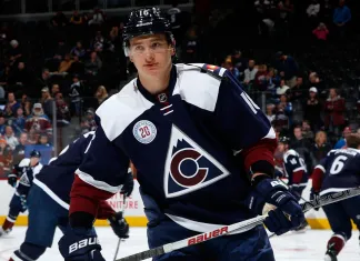НХЛ: Защитник сборной России продлил контракт с «Колорадо»