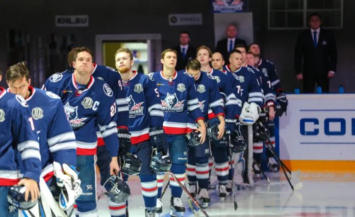 29 хоккеистов «Нефтехимика» вылетели в Минск