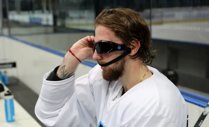Хоккеисты минского «Динамо» готовятся к матчам в специальных очках