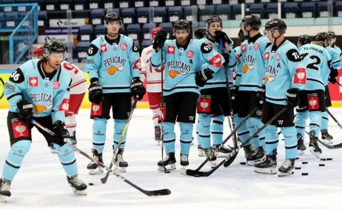 Сразу 11 хоккеистов основного состава «Пеликанс» не поехали в Минск