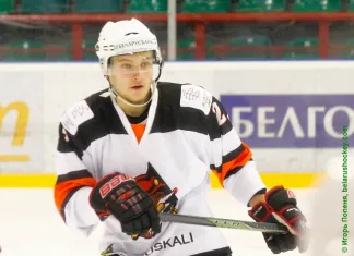 Белорусский защитник забил в дебютном матче КХЛ