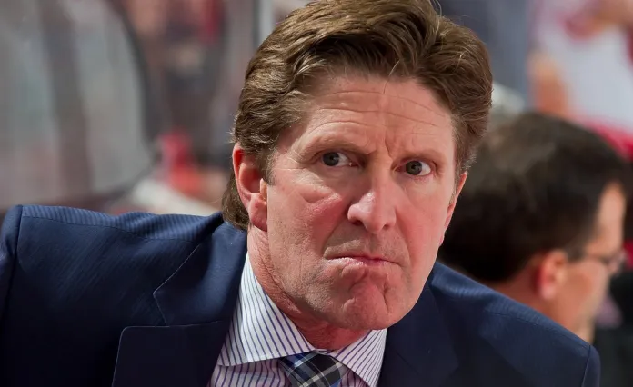Один из самых титулованных тренеров в мире уволен в НХЛ