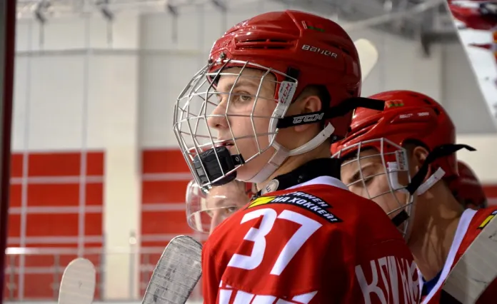 «БХ»: 16-летний форвард покинул расположение молодежной сборной Беларуси