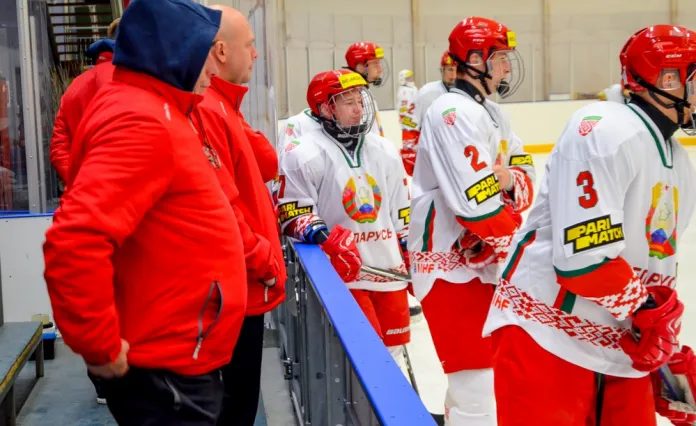 25 хоккеистов вошли в расширенный состав юниорской сборной Беларуси на турнир в Латвии