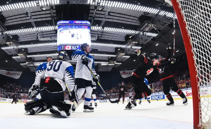 Канада уничтожила Финляндию и сыграет против России в финале МЧМ-2020