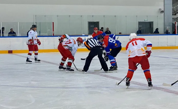 Александр Лукашенко с сыном решил сыграть в хоккей с Владимиром Путиным в одной команде