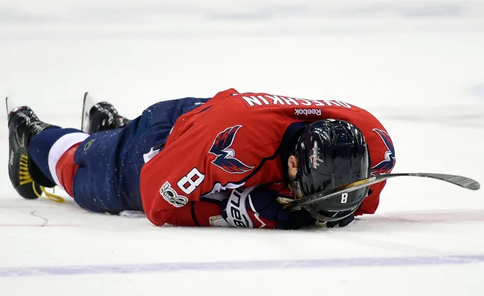 НХЛ приостановила сезон из-за коронавируса