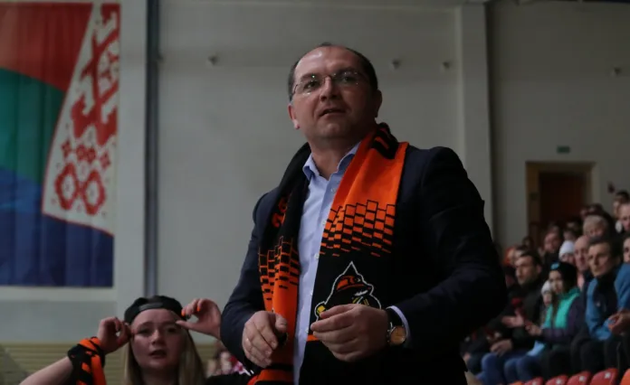 Гендиректор «Беларуськалия» вместе с болельщиками поддерживал «Шахтер» в четвертом матче серии