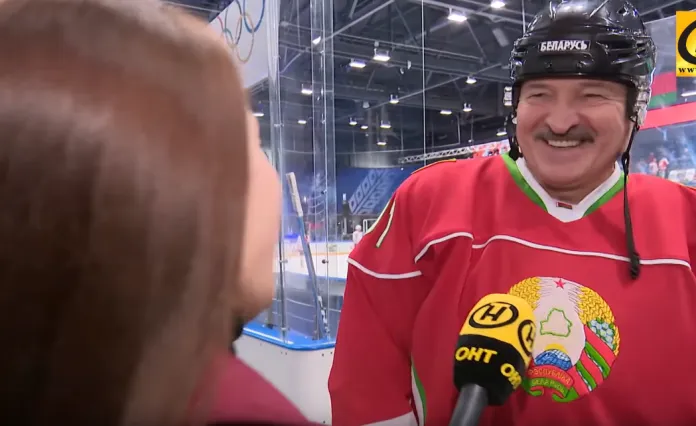 Александр Лукашенко: Хоккей - лучшее антивирусное лекарство!
