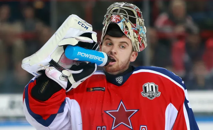 Основной вратарь ЦСКА продолжит карьеру в НХЛ