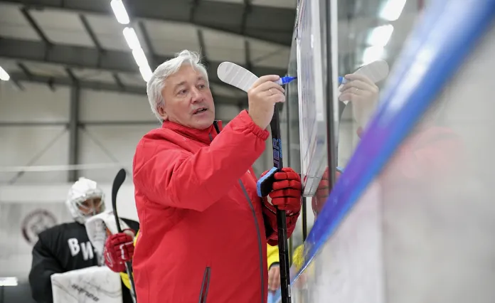 Тренер сборной Беларуси продолжит работать в «Витязе»