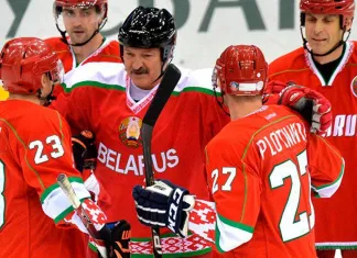 Александр Лукашенко не сдавал тест на коронавирус, игроки команды президента - да