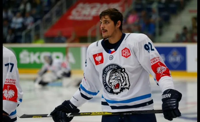 Белорусский защитник вернулся из Европы в КХЛ