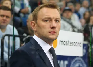 Константин Кольцов начал приобщать маленького сына к хоккею