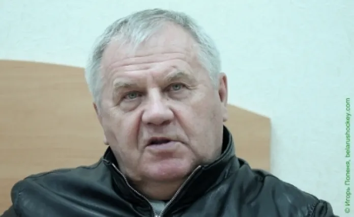 Хоккеисты московского «Динамо» сделали оригинальный подарок заслуженному тренеру Беларуси