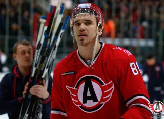 Российский защитник, который мог уехать в НХЛ, остался в «Автомобилисте»