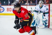 Нападающий «Калгари» стал первым игроком НХЛ в XXI веке с тремя шайбами в меньшинстве в одном плей-офф