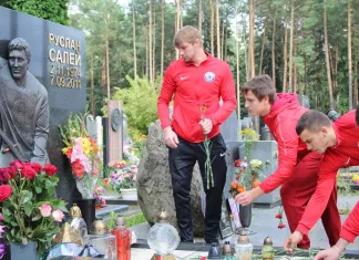 «Юность» почтила память легендарных белорусских хоккеистов