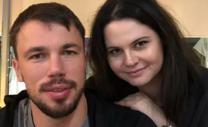 Экс-защитник сборной России развёлся после 18 лет брака и уклоняется от выплаты алиментов