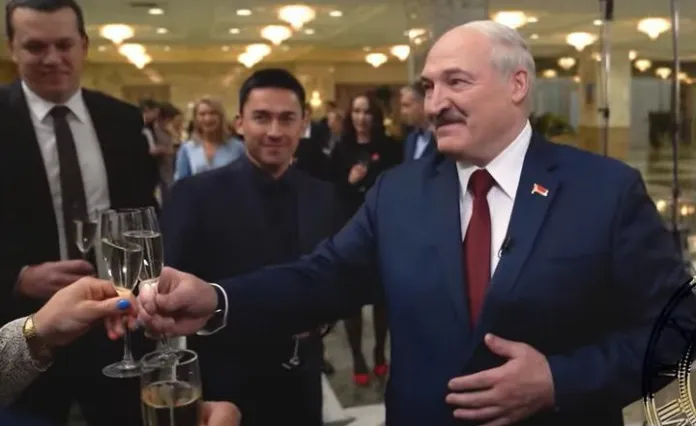 Басков и Захаров снялись в новогоднем обращении Лукашенко
