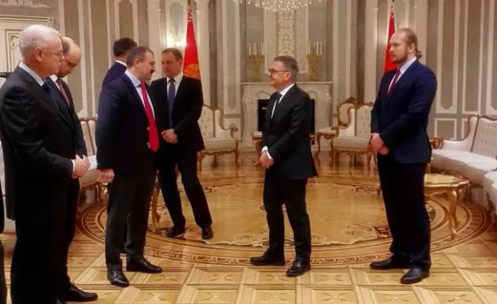 Лукашенко встречается с президентом ИИХФ в Минске