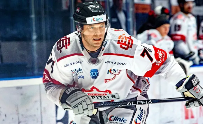 Сергей Костицын разыгрался в плей-офф Ice hockey league