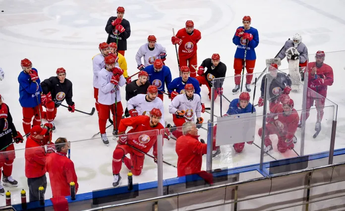 20 хоккеистов сборной Беларуси отправились в Будапешт