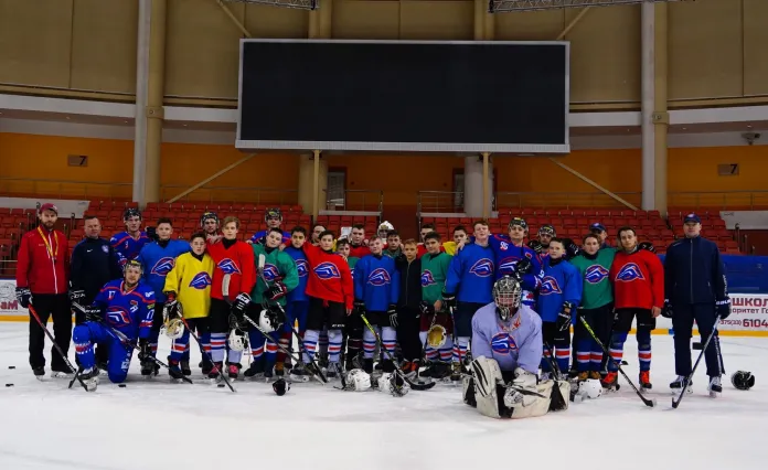 «Локомотив» провел мастер-класс для юных хоккеистов детско-юношеской школы