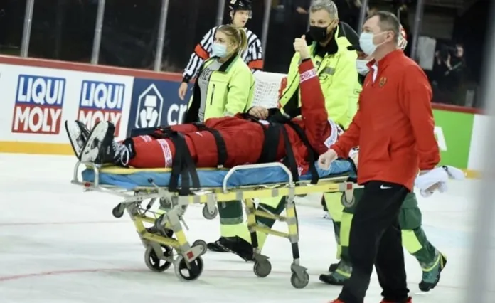 Защитник сборной Беларуси получил серьезную травму со Швецией (обновлено)