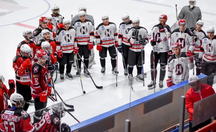 33 хоккеиста принимают участие в первой тренировке «Немана» на льду