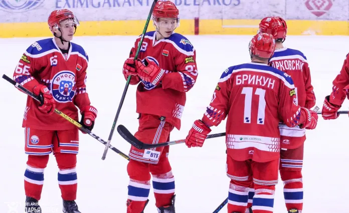 На мемориал Новожилова «Юность» взяла 21 хоккеиста