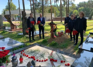 Хоккеисты минского «Динамо» возложили цветы на могилы Салея, Остапчука и Кривоносова