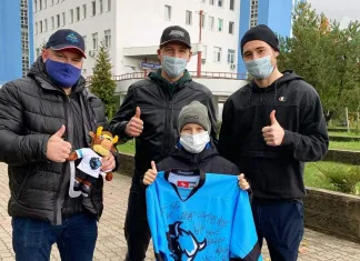 Игроки минского «Динамо» навестили юного хоккеиста