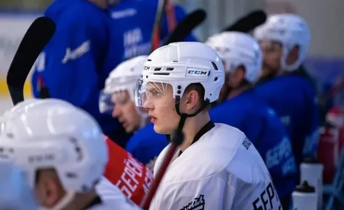 Белорусского защитника отправили в МХЛ и вернули обратно в КХЛ