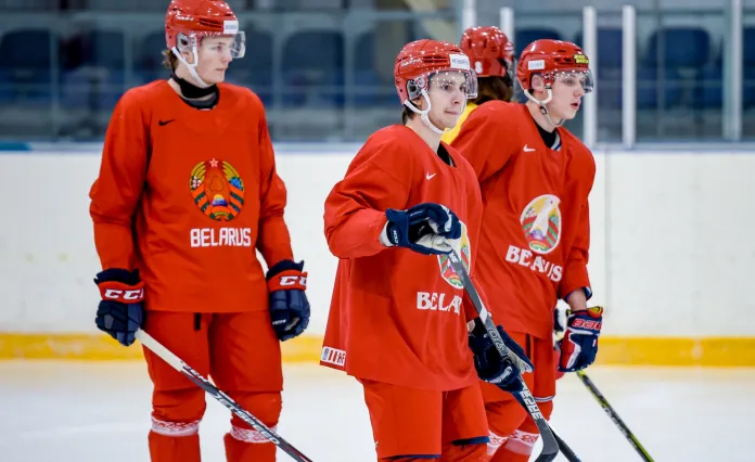 Хоккеисты молодежной сборной Беларуси определились с игровыми номерами 