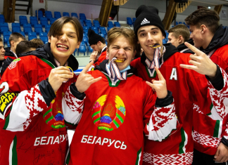 Церемония награждения молодежной сборной Беларуси после победы на МЧМ-2022