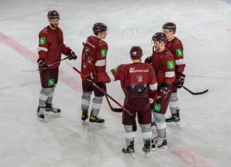 Семь хоккеистов сборной Латвии сдали положительные тесты на коронавирус на Олимпиаде в Пекине