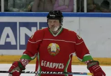 Александр Лукашенко получил травму на хоккейном турнире, но продолжил играть