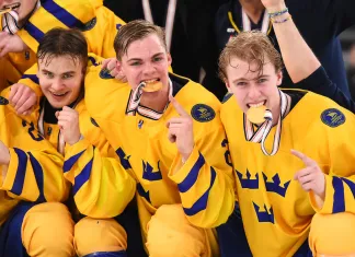 Открытие рынка в КХЛ, Швеция стала победителем ЮЧМ, сборной Беларуси забросил вратарь — все за вчера