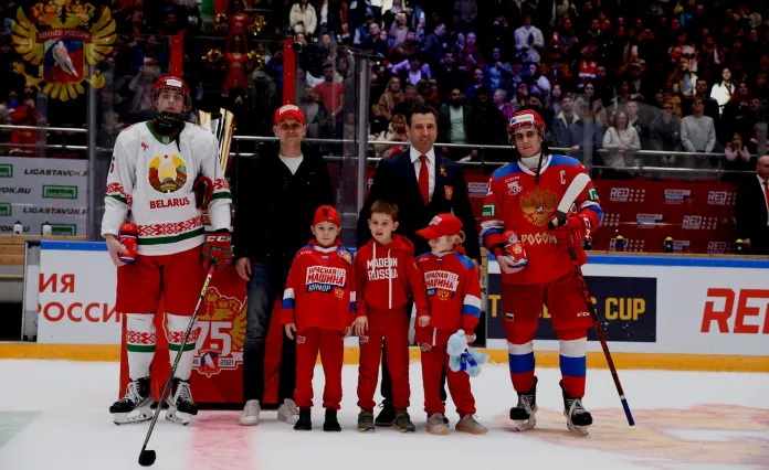 Сборная Беларуси стала второй на турнире в Питере, Комаров перешёл в СКА - всё за вчера